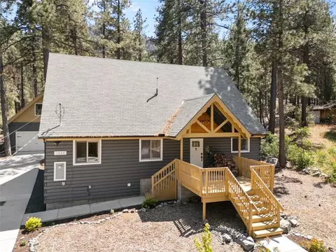 Exterior - 1535 Linnet, Wrightwood, CA 92397 photo 2 of 11