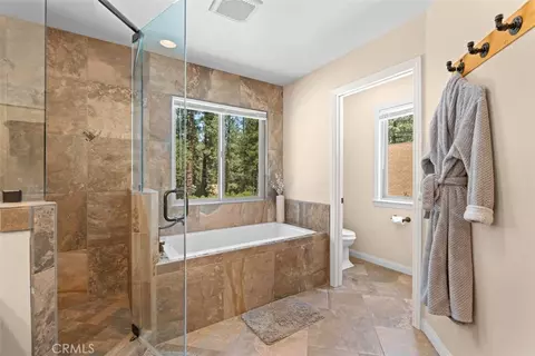 Bath - 1535 Linnet, Wrightwood, CA 92397 photo 2 of 8