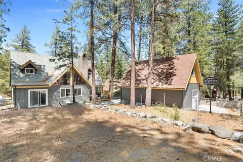 Exterior - 1535 Linnet, Wrightwood, CA 92397 photo 11 of 11