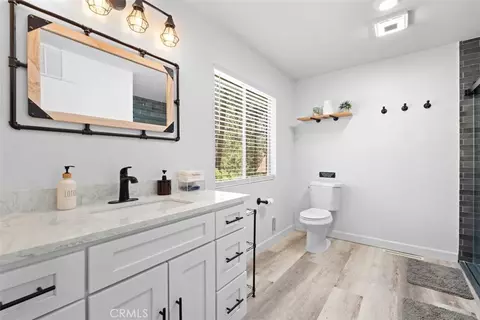 Bath - 1535 Linnet, Wrightwood, CA 92397 photo 1 of 8
