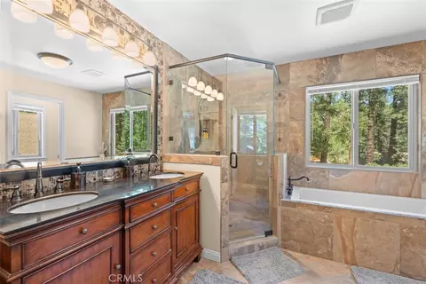 Bath - 1535 Linnet, Wrightwood, CA 92397 photo 5 of 7