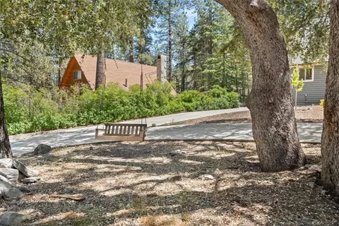 Exterior - 1535 Linnet, Wrightwood, CA 92397 photo 7 of 11
