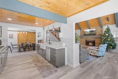 Entry Way - 1535 Linnet, Wrightwood, CA 92397 photo 2 of 5