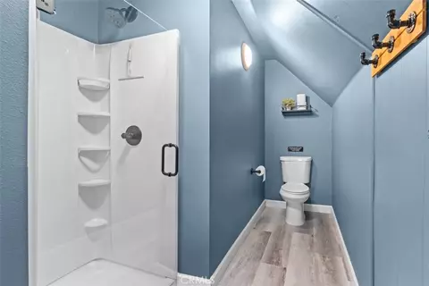 Bath - 1535 Linnet, Wrightwood, CA 92397 photo 6 of 8