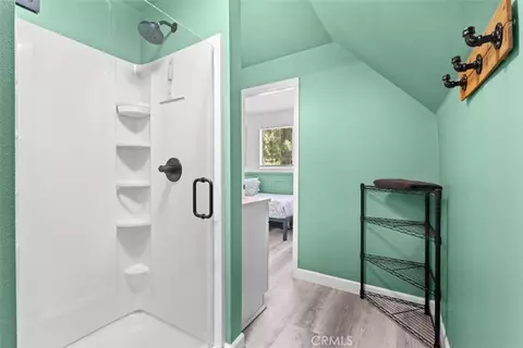 Bath - 1535 Linnet, Wrightwood, CA 92397 photo 8 of 8