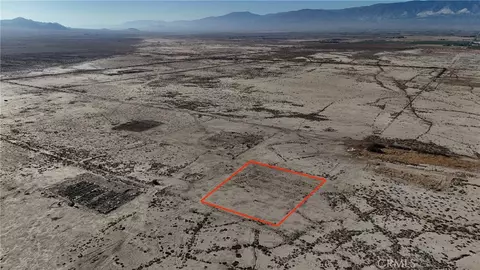738 Lincoln Rd, Lucerne Valley, CA 92356