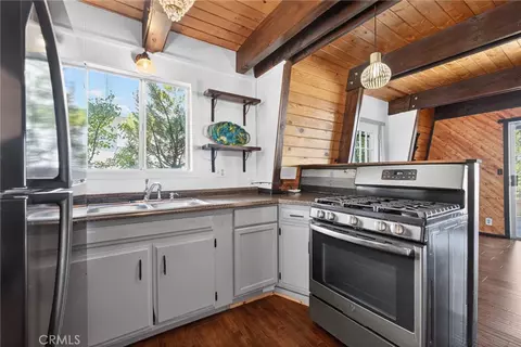 Kitchen - 2068 Slippery Elm, Wrightwood, CA 92397 photo 2 of 2