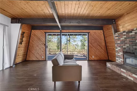 Living - 2068 Slippery Elm, Wrightwood, CA 92397 photo 4 of 5