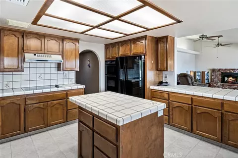 Kitchen - 27263 Lakeview, Helendale, CA 92342 photo 3 of 7
