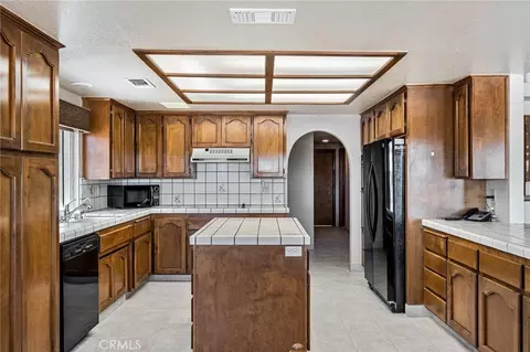 Kitchen - 27263 Lakeview, Helendale, CA 92342 photo 1 of 7