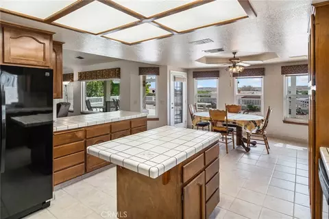 Kitchen - 27263 Lakeview, Helendale, CA 92342 photo 4 of 7