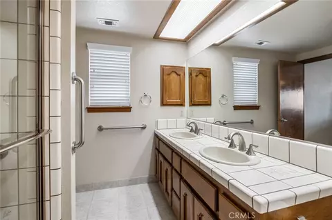 Bath - 27263 Lakeview, Helendale, CA 92342 photo 3 of 4