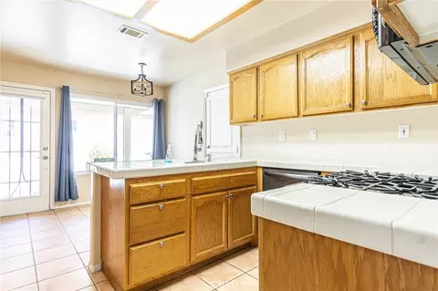 Kitchen - 11342 Sawgrass Bnd, Apple Valley, CA 92308 photo 1 of 6