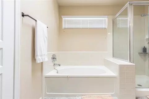 Bath - 11342 Sawgrass Bnd, Apple Valley, CA 92308 photo 2 of 2