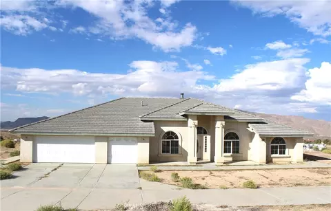 26180 Horizon St, Apple Valley, CA 92308