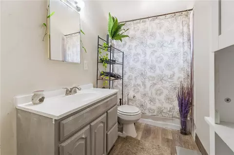 Bath - 1104 Bigger St, Barstow, CA 92311 photo 3 of 3