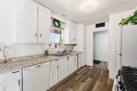 Kitchen - 1104 Bigger St, Barstow, CA 92311 photo 2 of 4