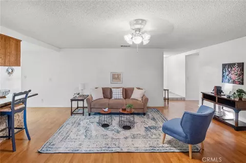 Living - 19213 Tecumseh, Apple Valley, CA 92307 photo 3 of 4