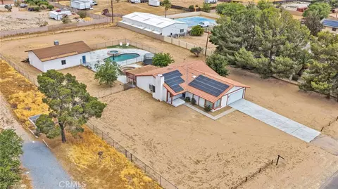 14798 Dos Palmas Rd, Victorville, CA 92392