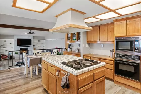 Kitchen - 27444 Lakeview, Helendale, CA 92342 photo 3 of 5