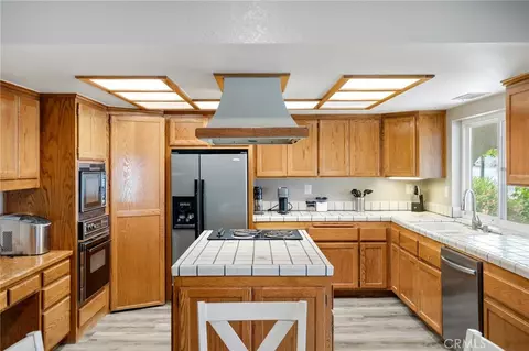 Kitchen - 27444 Lakeview, Helendale, CA 92342 photo 2 of 5