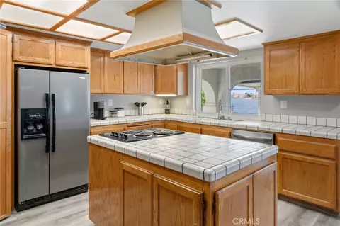 Kitchen - 27444 Lakeview, Helendale, CA 92342 photo 1 of 5
