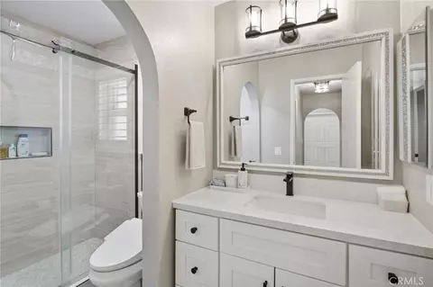 Bath - 27444 Lakeview, Helendale, CA 92342 photo 3 of 4