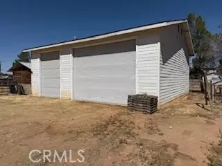 15485 Comanche, Apple Valley, CA 92307 photo 4