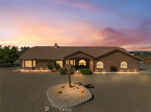 11025 El Esteban, Phelan, CA 92371