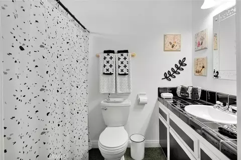 Bath - 9872 Aster, Oak Hills, CA 92344 photo 8 of 8