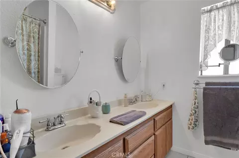 Bath - 9872 Aster, Oak Hills, CA 92344 photo 4 of 8