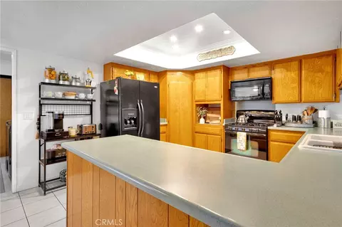 Kitchen - 9872 Aster, Oak Hills, CA 92344 photo 1 of 3