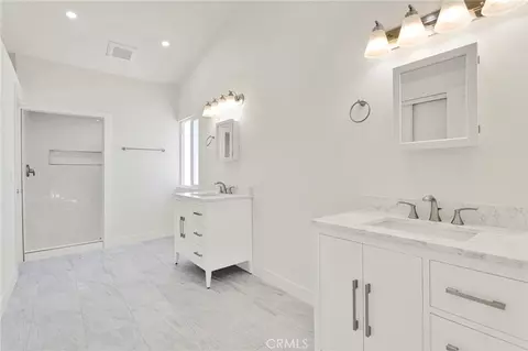 Bath - 27679 River Rock, Helendale, CA 92342 photo 2 of 6