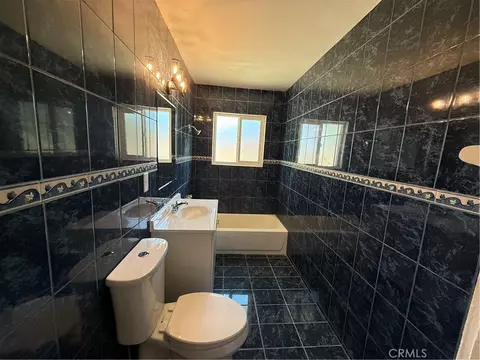 Bath - 35310 Western Dr, Barstow, CA 92311 photo 1 of 2