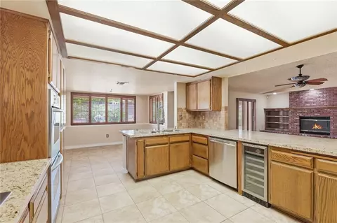 Kitchen - 16385 Kamana Ct, Apple Valley, CA 92307 photo 1 of 6