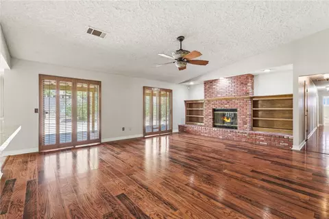 Living - 16385 Kamana Ct, Apple Valley, CA 92307 photo 2 of 6