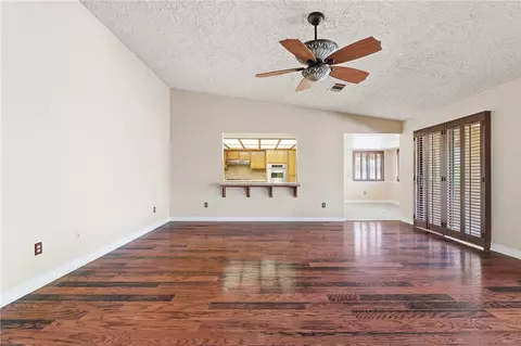 Living - 16385 Kamana Ct, Apple Valley, CA 92307 photo 3 of 6