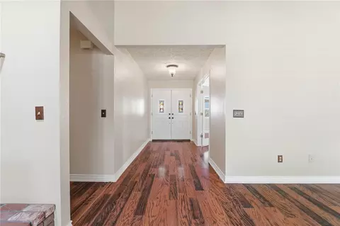 Entry Way - 16385 Kamana Ct, Apple Valley, CA 92307 photo 2 of 5