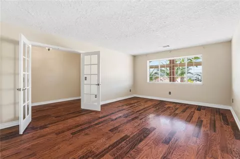 Living - 16385 Kamana Ct, Apple Valley, CA 92307 photo 5 of 6