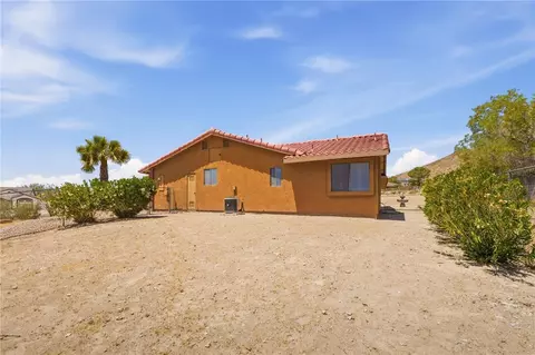 Exterior - 16385 Kamana Ct, Apple Valley, CA 92307 photo 11 of 11