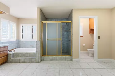 Bath - 16385 Kamana Ct, Apple Valley, CA 92307 photo 4 of 9