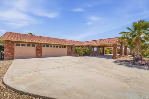Exterior - 16385 Kamana Ct, Apple Valley, CA 92307 photo 4 of 11
