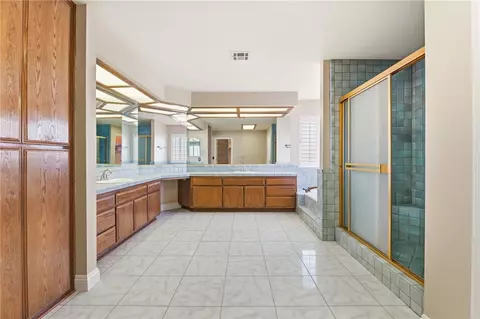 Bath - 16385 Kamana Ct, Apple Valley, CA 92307 photo 1 of 9
