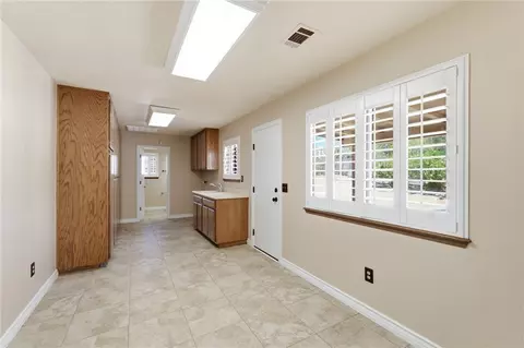 Entry Way - 16385 Kamana Ct, Apple Valley, CA 92307 photo 5 of 5