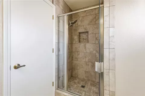 Bath - 16385 Kamana Ct, Apple Valley, CA 92307 photo 9 of 9