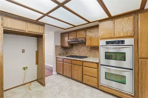 Kitchen - 16385 Kamana Ct, Apple Valley, CA 92307 photo 6 of 6