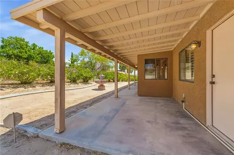 Exterior - 16385 Kamana Ct, Apple Valley, CA 92307 photo 8 of 11