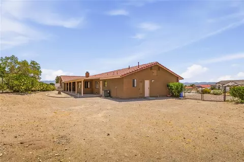 Exterior - 16385 Kamana Ct, Apple Valley, CA 92307 photo 6 of 11