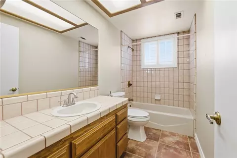 Bath - 16385 Kamana Ct, Apple Valley, CA 92307 photo 7 of 9