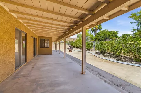 Exterior - 16385 Kamana Ct, Apple Valley, CA 92307 photo 10 of 11